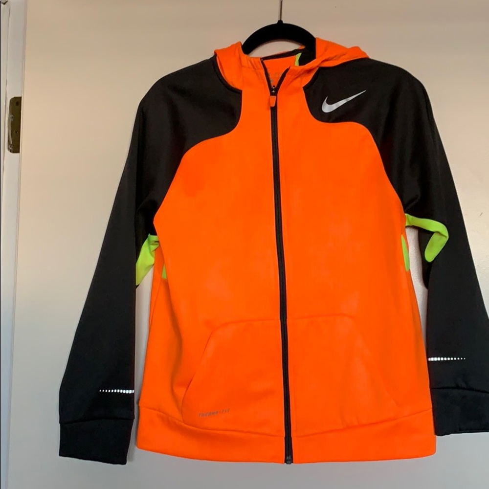 Nike sweater looks brand new- barely worn
